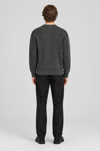 Mannelijk model met de grijs gemêleerde Only & Sons Trui Joe Relaxed Fit, volledig van achteren gefotografeerd