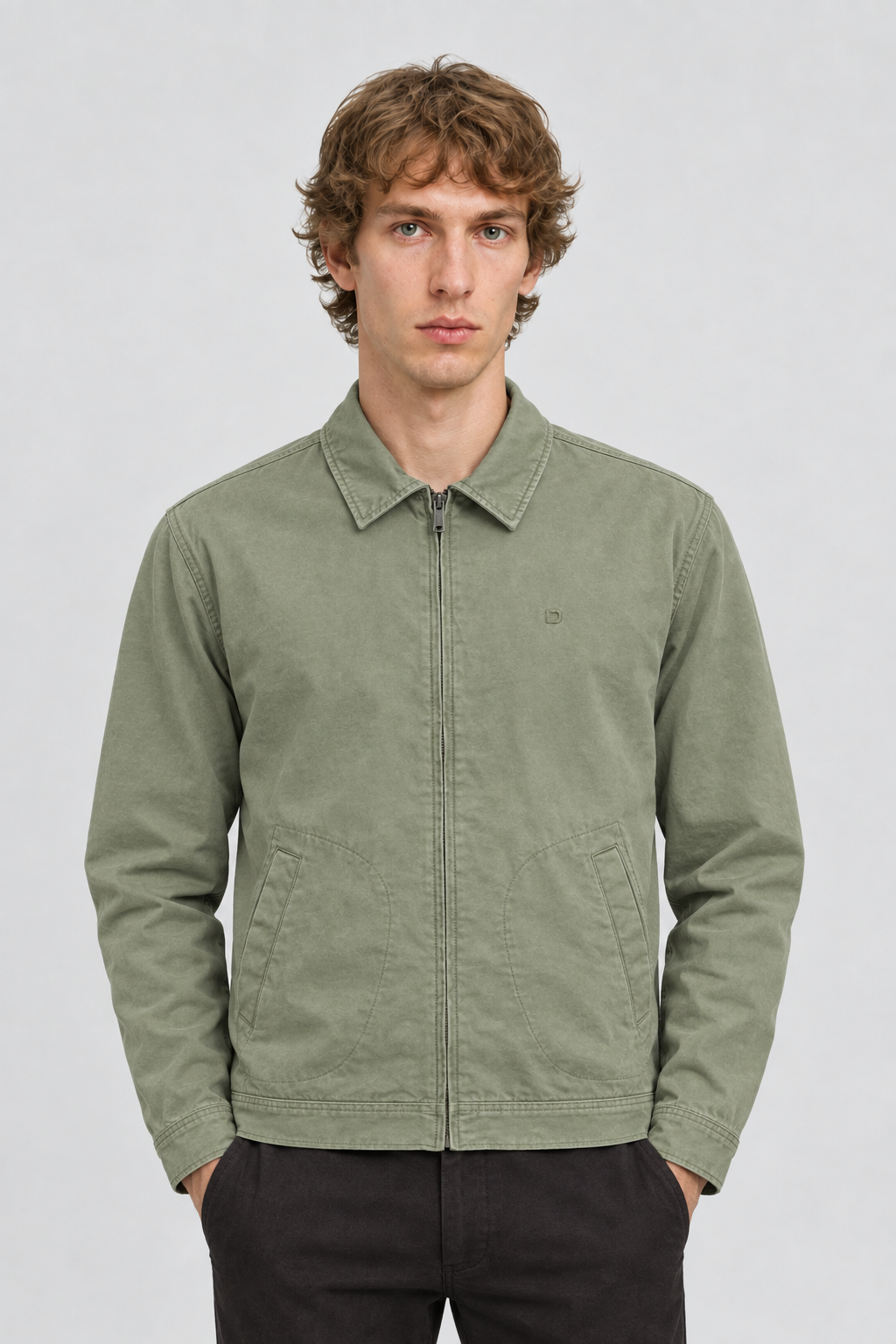 Vooraanzicht van een mannelijk model met de lichtgroene Tom Tailor Denim Jas Washed Katoen met schuine zakken